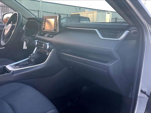 Used 2019 Toyota RAV4 LE image 20