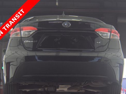 Used 2020 Toyota Corolla LE FWD image 4