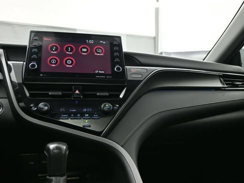 Used 2022 Toyota Camry XSE FWD image 15