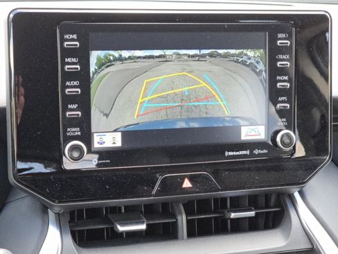 Used 2021 Toyota Venza LE AWD/4WD image 10
