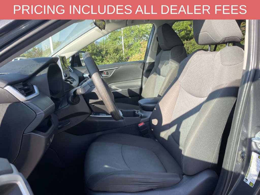 Used 2025 Toyota RAV4 XLE AWD/4WD image 28