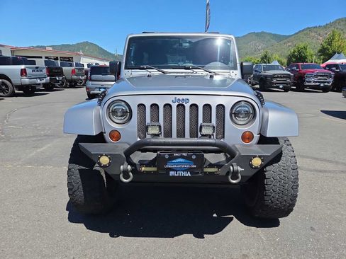 Used 2013 Jeep Wrangler Unlimited Sahara w/ Connectivity Group AWD/4WD image 14