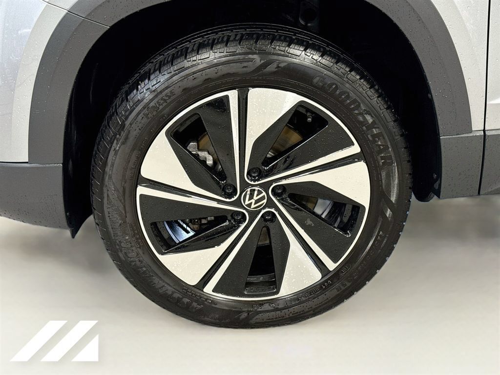 Used 2024 Volkswagen Taos SE AWD/4WD image 31