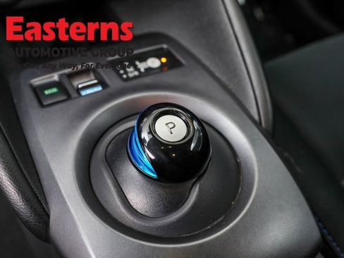 Used 2022 Nissan Leaf S image 13