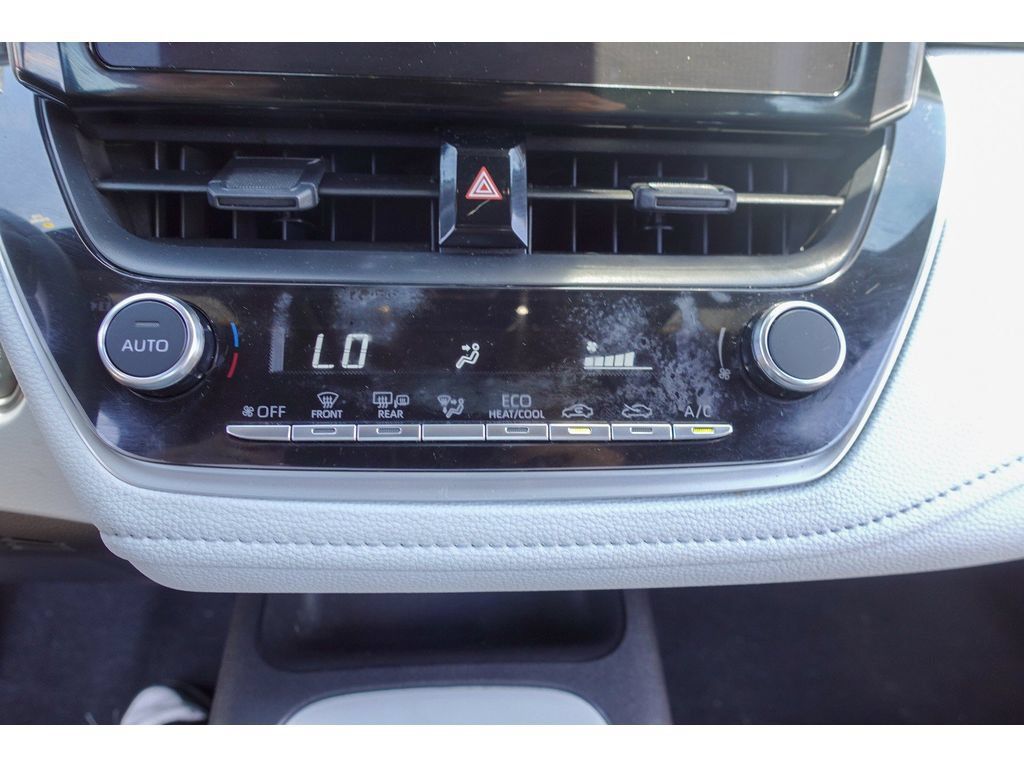 Used 2025 Toyota Corolla SE FWD image 18