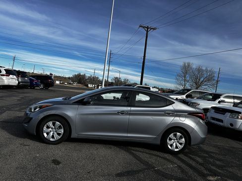 Used 2016 Hyundai Elantra SE image 2