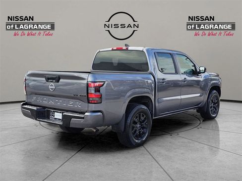 Used 2023 Nissan Frontier SV w/ Midnight Edition Package image 8