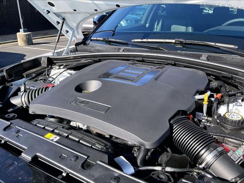 New 2026 Land Rover Range Rover Velar Dynamic SE image 32