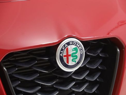 Used 2024 Alfa Romeo Giulia Veloce image 19