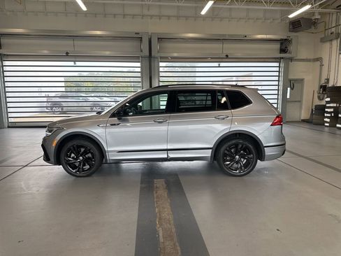Certified 2024 Volkswagen Tiguan SE R-Line image 2