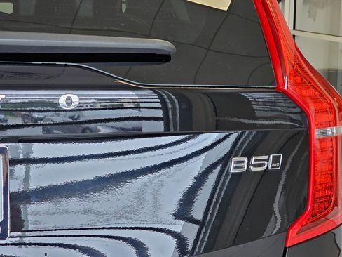 Certified 2023 Volvo XC90 B5 Core w/ Protection Package Premier image 6