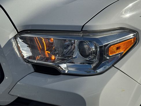 Used 2020 Toyota Tacoma SR image 16