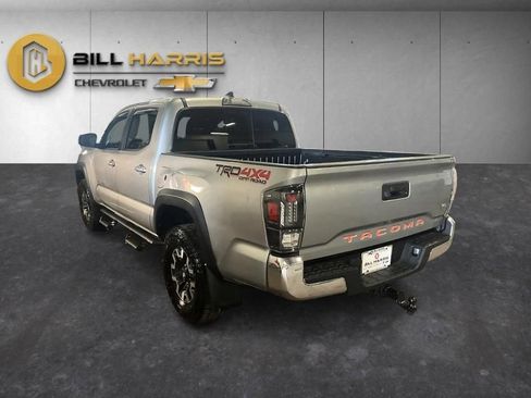 Used 2017 Toyota Tacoma TRD Off-Road w/ Tow Package (A/T) AWD/4WD image 12