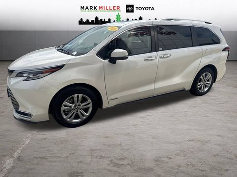 Used 2021 Toyota Sienna Platinum AWD/4WD image 1