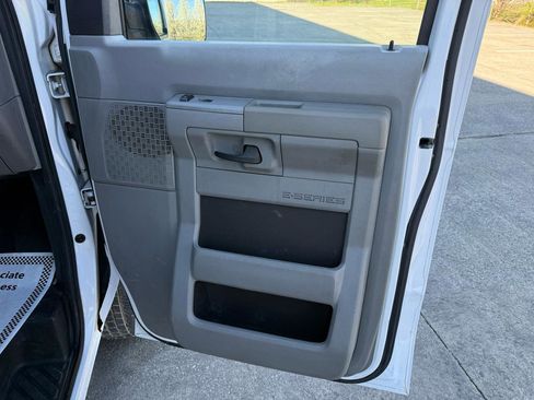 Used 2014 Ford E-250 and Econoline 250 image 23