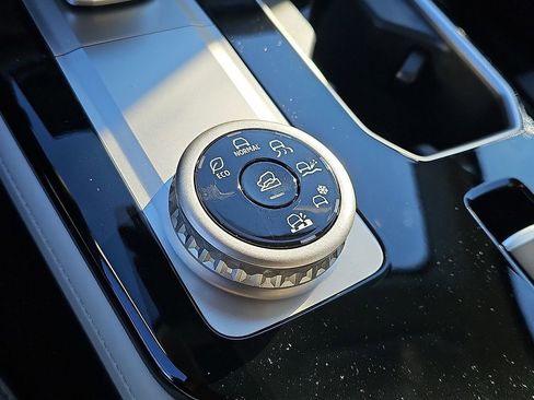 New 2026 Mitsubishi Outlander SE image 15