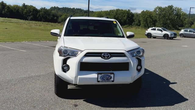 Used 2022 Toyota 4Runner SR5 AWD/4WD image 3