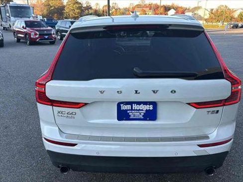 Used 2019 Volvo XC60 T5 Momentum w/ Multimedia Package image 5