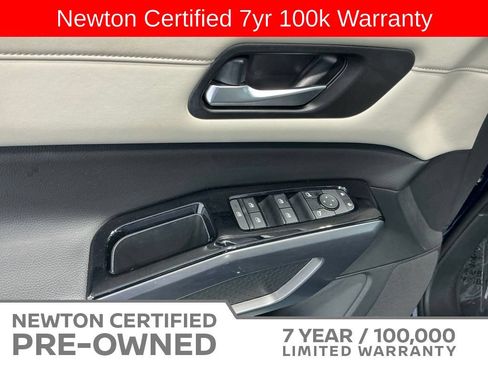 Used 2023 Nissan Pathfinder SL FWD image 41