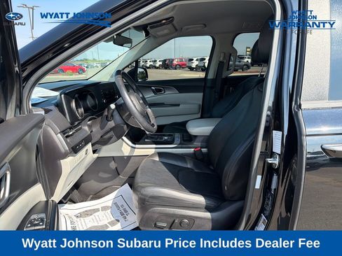 Used 2024 Kia Carnival LX FWD image 18