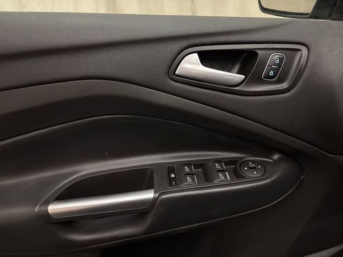 Used 2019 Ford Escape SE image 10