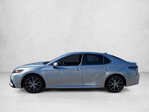 Used 2023 Toyota Camry SE image 8