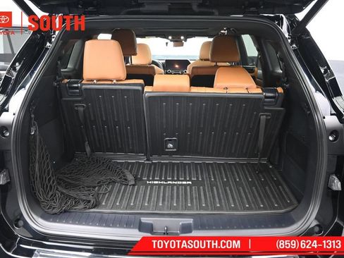 Used 2023 Toyota Highlander Platinum AWD/4WD image 33