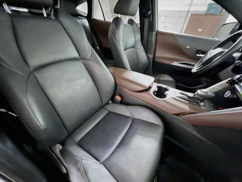 Used 2022 Toyota Venza XLE AWD/4WD image 31