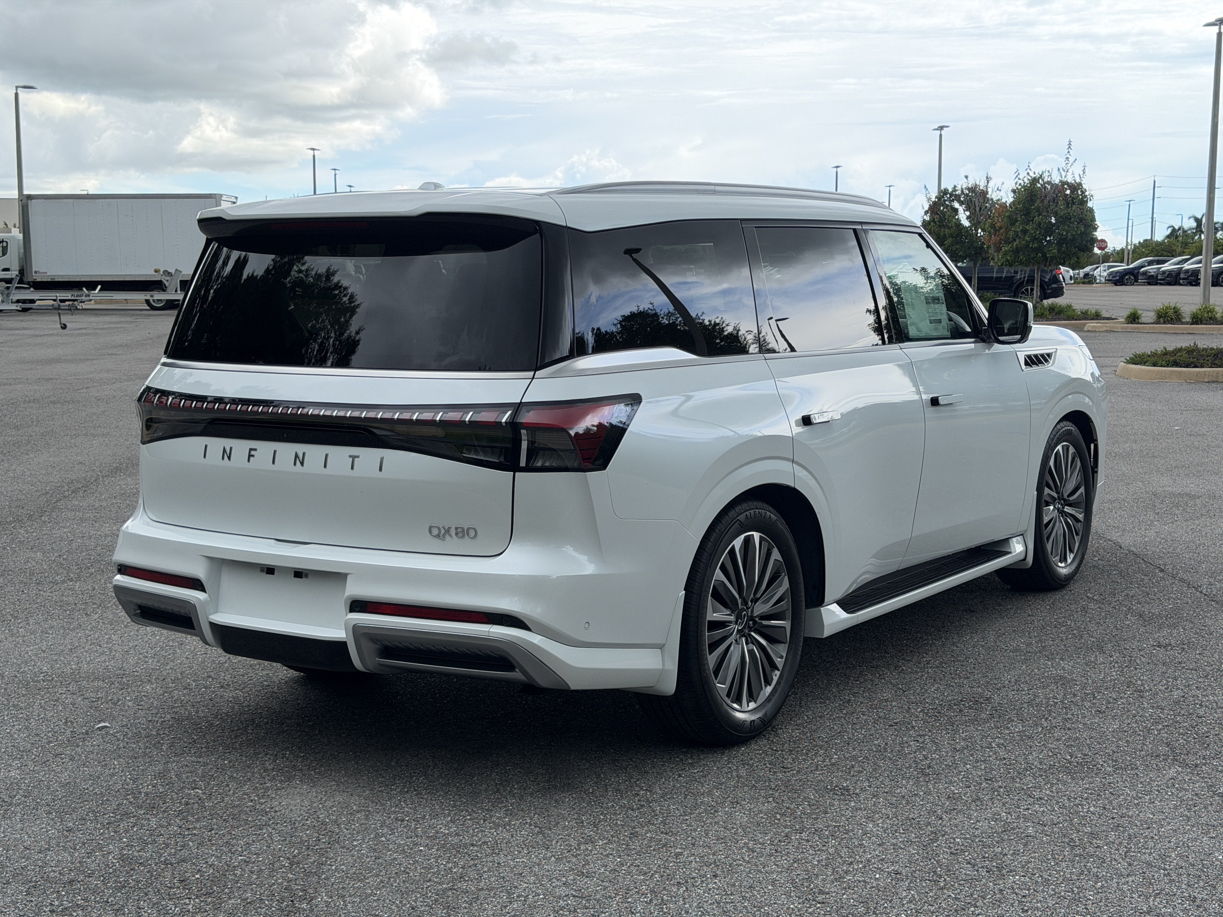 New 2027 INFINITI QX80 Luxe w/ Cargo Package RWD image 7