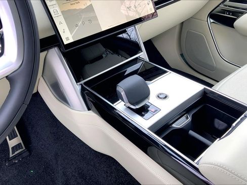 New 2026 Land Rover Range Rover SE image 7