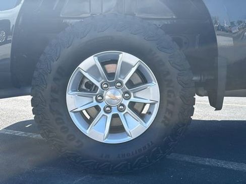 Used 2025 Chevrolet Silverado 1500 LT AWD/4WD image 9