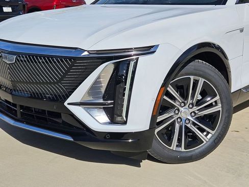 New 2026 Cadillac Lyriq Luxury w/ LPO, Floor Liner Package image 7