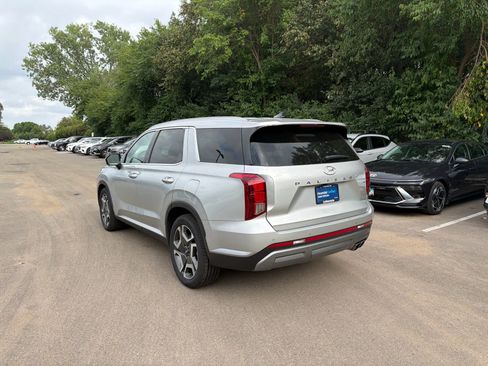 Used 2024 Hyundai Palisade SEL w/ Premium Package AWD/4WD image 3