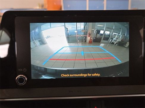 Used 2025 Toyota Prius Plug-In Hybrid image 17