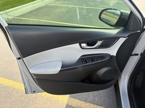 Used 2023 Hyundai Kona Limited AWD/4WD image 21