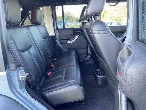 Used 2014 Jeep Wrangler Unlimited Rubicon w/ Connectivity Group AWD/4WD image 14
