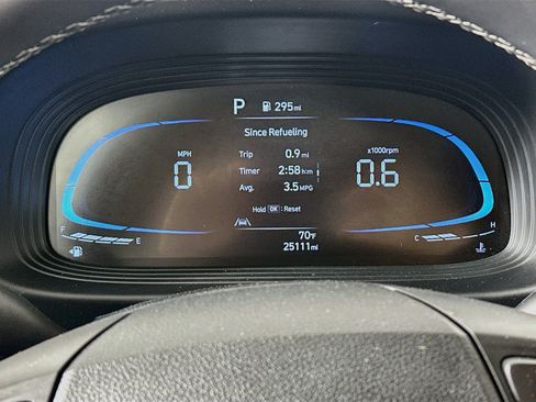 Used 2025 Hyundai Venue SEL FWD image 19