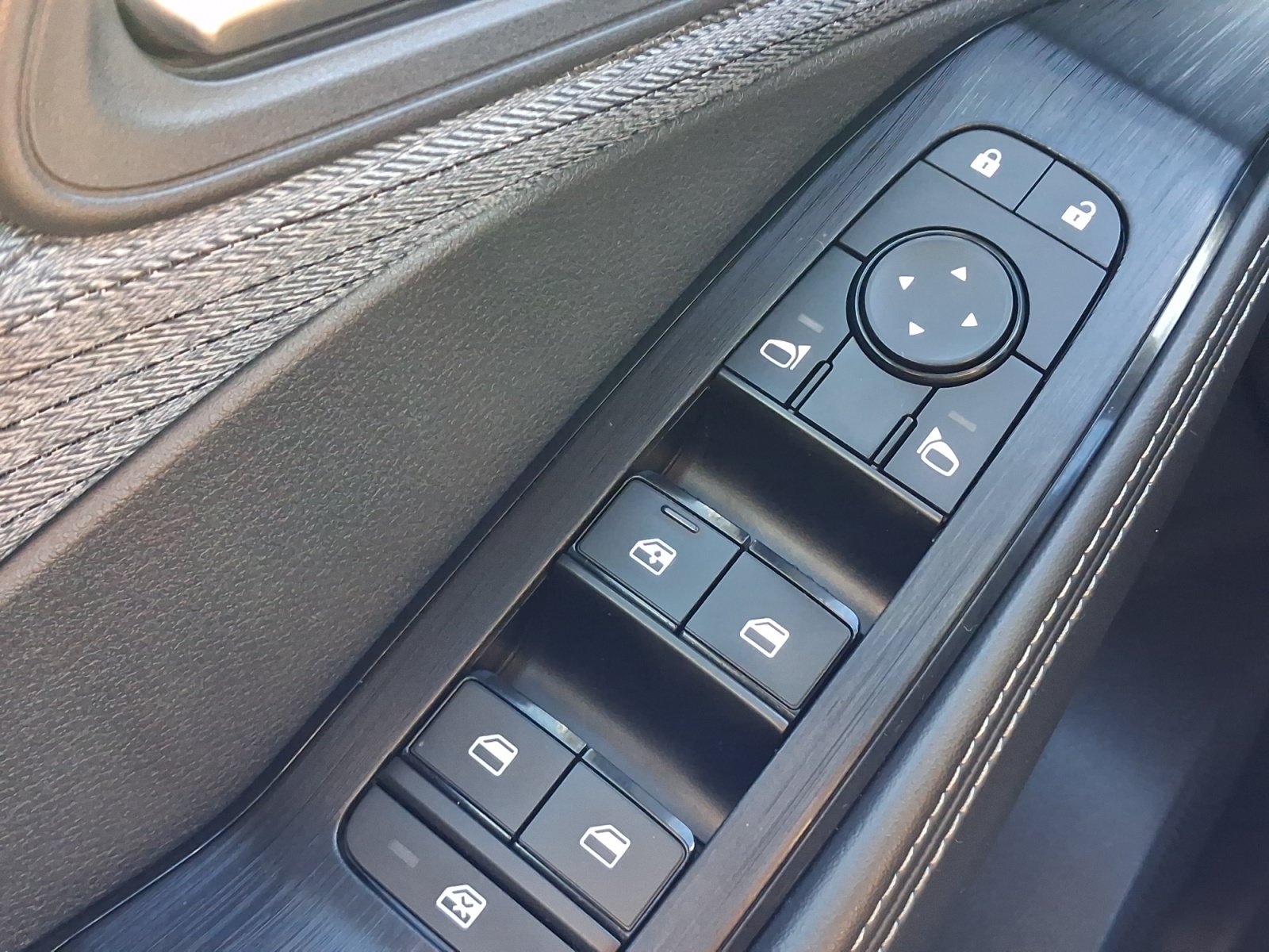 Used 2021 Nissan Rogue SV AWD/4WD image 13
