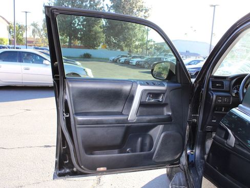 Used 2014 Toyota 4Runner SR5 Premium image 3