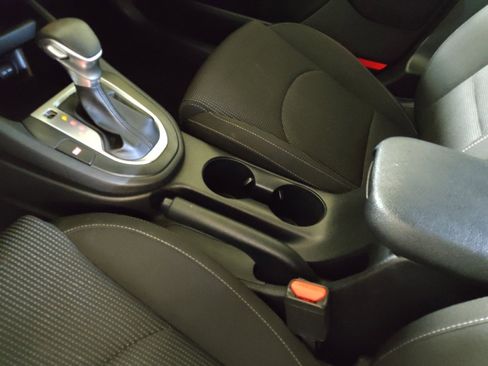 Used 2020 Kia Forte LXS FWD image 26