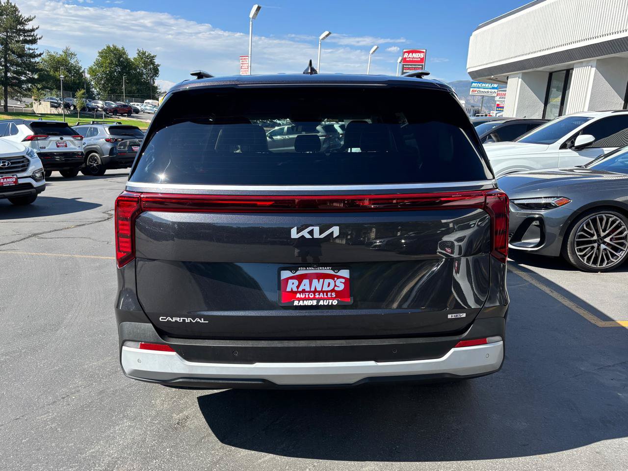Used 2025 Kia Carnival EX FWD image 6