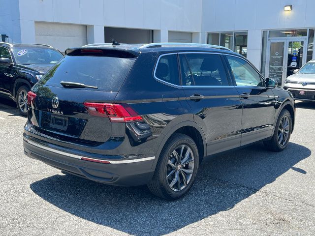 Used 2023 Volkswagen Tiguan SE FWD image 2