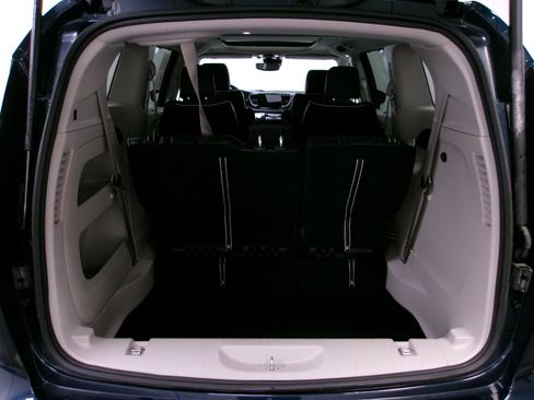 Used 2024 Chrysler Pacifica Limited AWD/4WD image 15