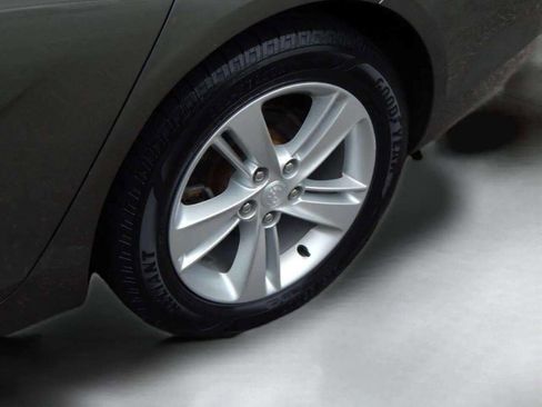 Used 2018 Buick Regal Preferred image 46