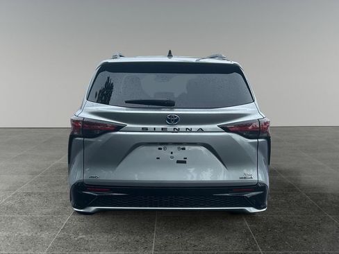 Used 2024 Toyota Sienna XSE AWD/4WD image 9