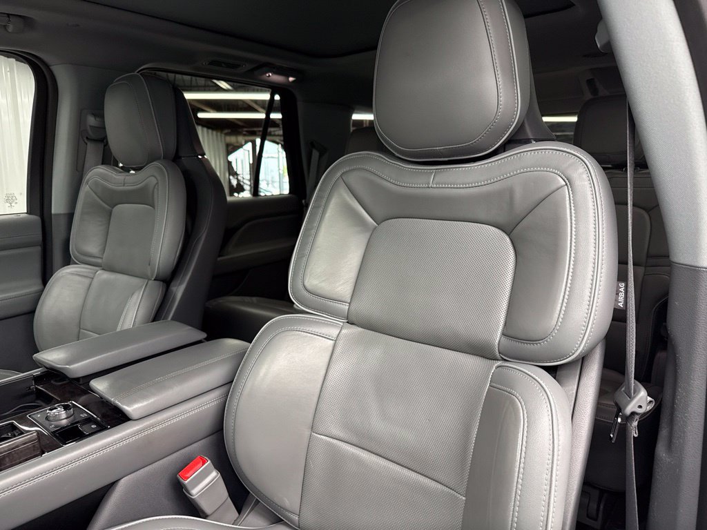 Used 2018 Lincoln Navigator Reserve w/ Technology Package AWD/4WD image 21