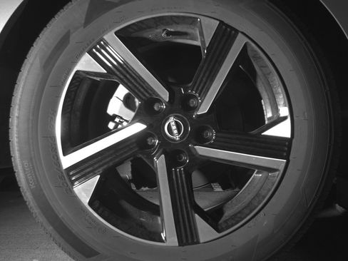 Used 2025 Nissan Sentra SV FWD image 15