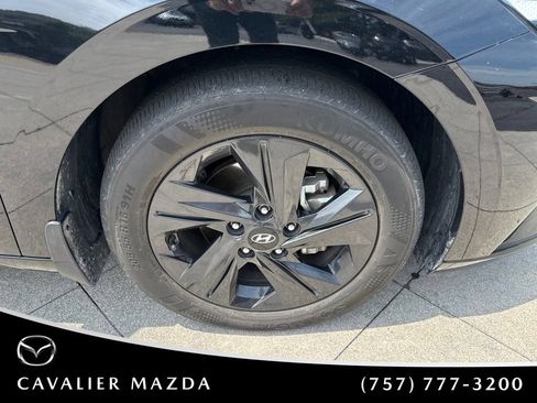 Used 2023 Hyundai Elantra SEL FWD image 21