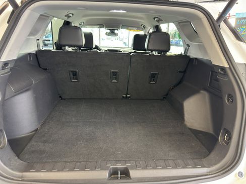 Used 2024 GMC Terrain SLT image 10