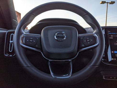 Certified 2023 Volvo XC40 Recharge Ultimate image 14